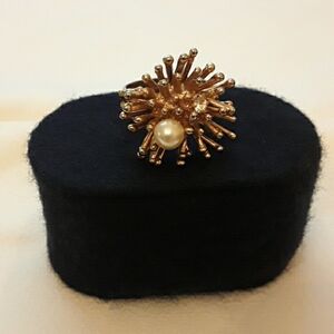 Vintage Sara Coventry 1972 Faux pearl and rhinestone ring